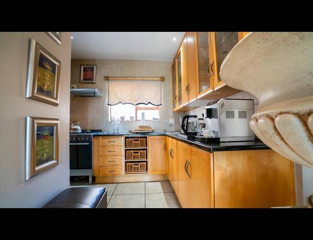 3 BEDROOM HOUSE FOR SALE IN KENSINGTON